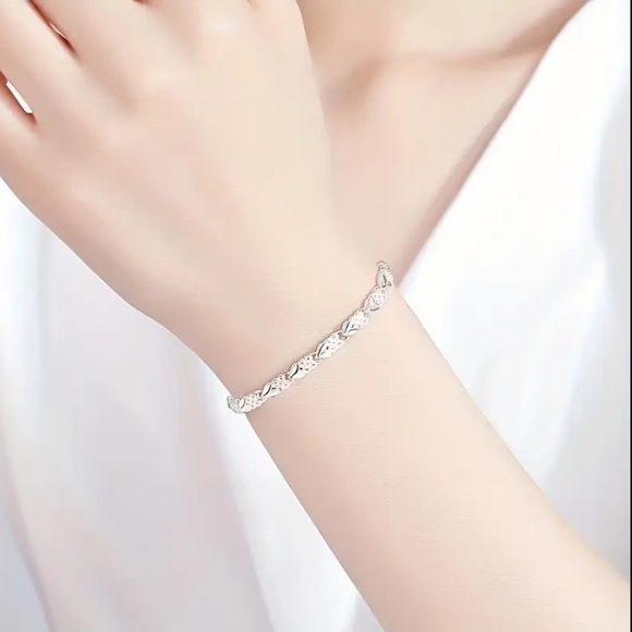 Silver Plated Bracelet Simple Alloy Design for Everyday NWT - Picture 5 of 7